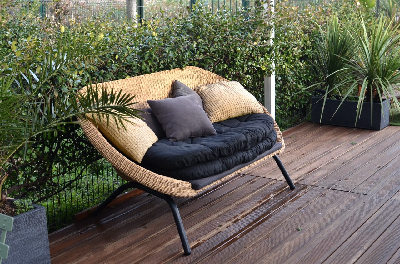 sillón negro de jardín