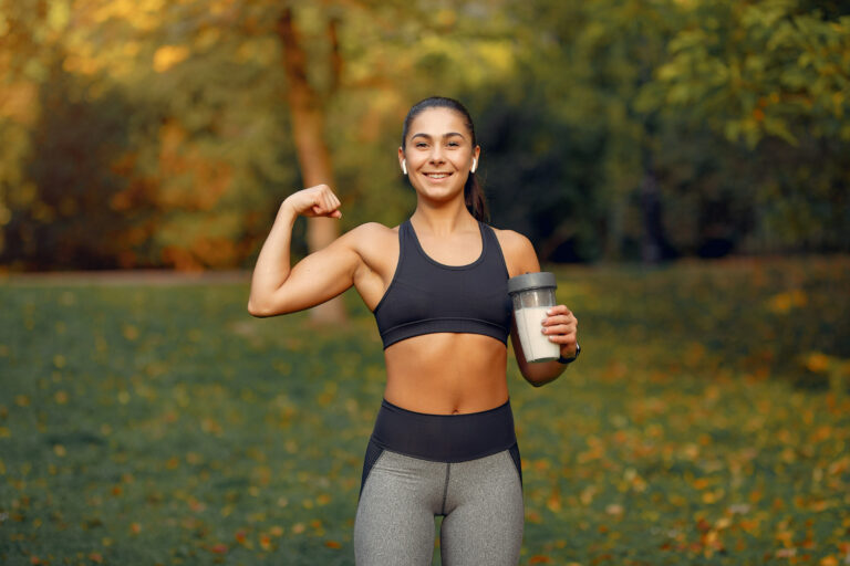 chica deportiva top negro